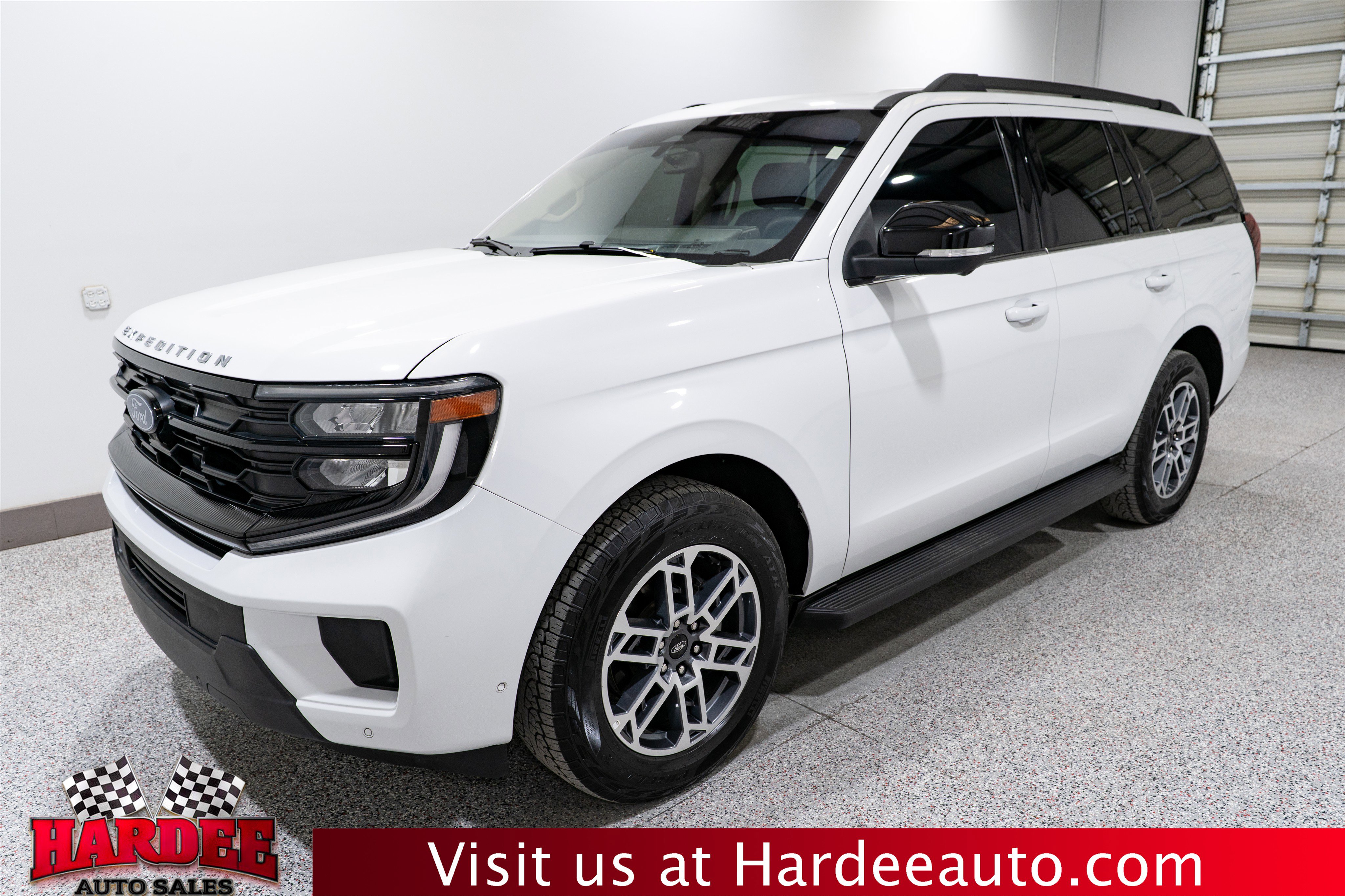 Used 2025 Ford Expedition Active AWD/4WD image 2