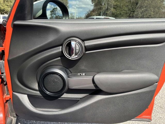 Used 2021 MINI Cooper 4-Door Hardtop image 14