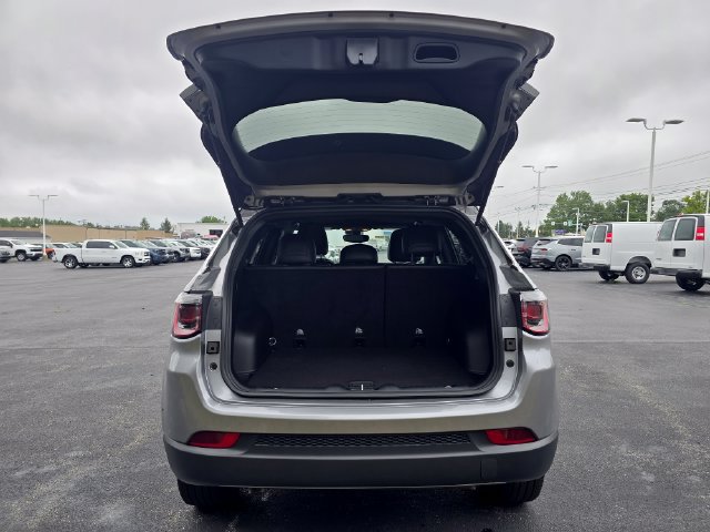 Used 2024 Jeep Compass Limited AWD/4WD image 5