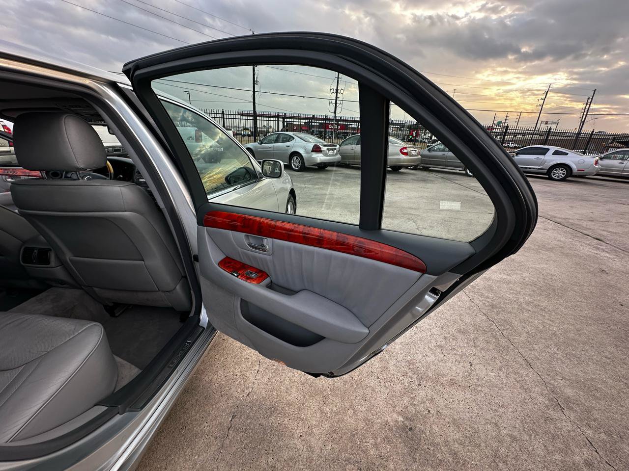 Used 2004 Lexus LS 430 w/ Premium Pkg RWD image 46