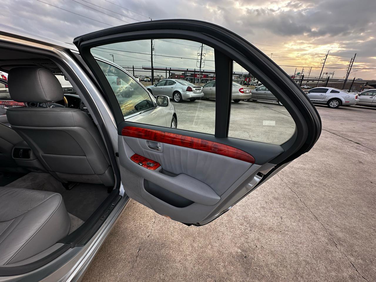 Used 2004 Lexus LS 430 RWD image 46