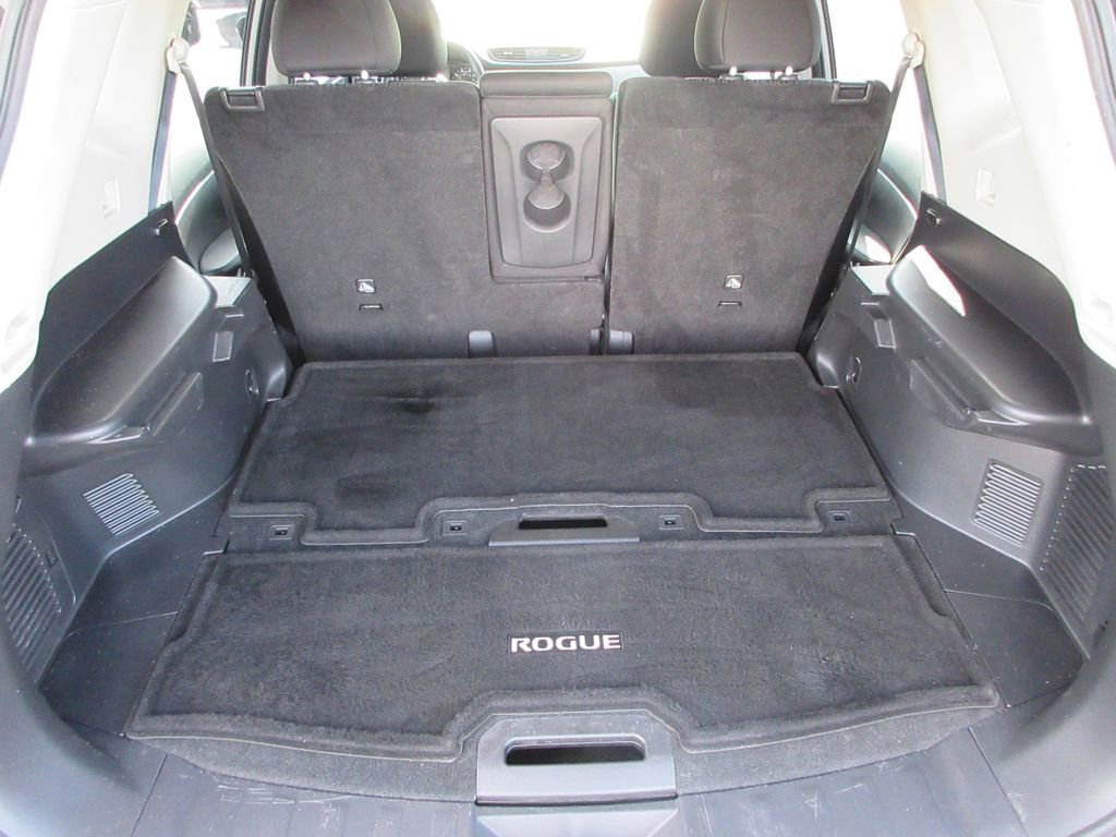 Used 2018 Nissan Rogue SV image 12