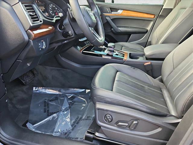 Used 2023 Audi Q5 2.0T Premium w/ Convenience Package image 16