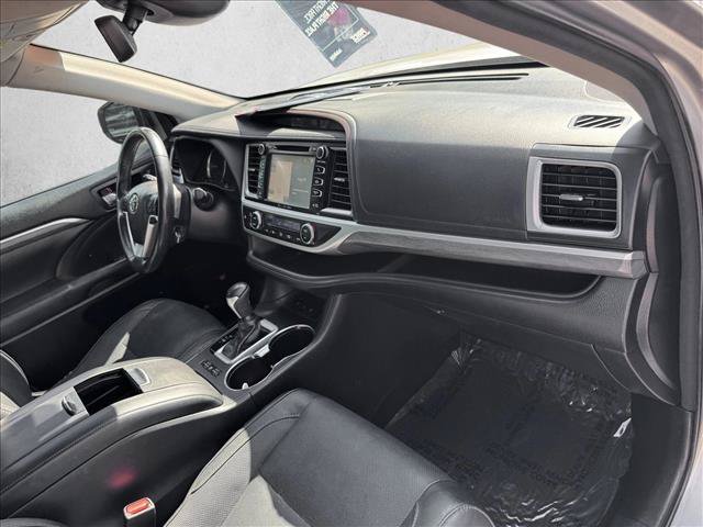 Certified 2018 Toyota Highlander Limited Platinum AWD/4WD image 21
