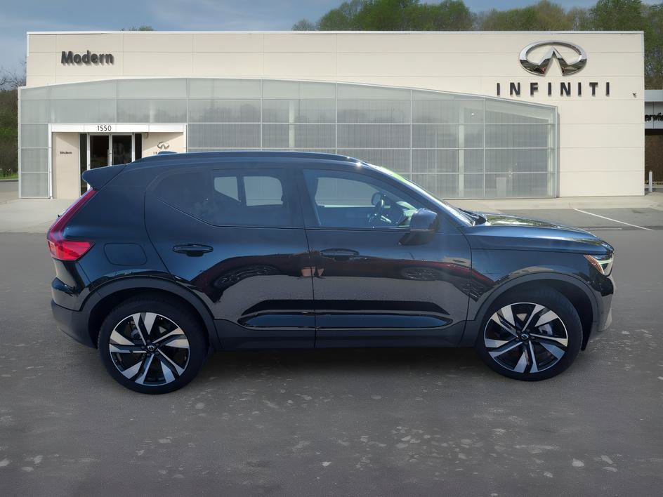Used 2025 Volvo XC40 B5 Ultra AWD/4WD image 3