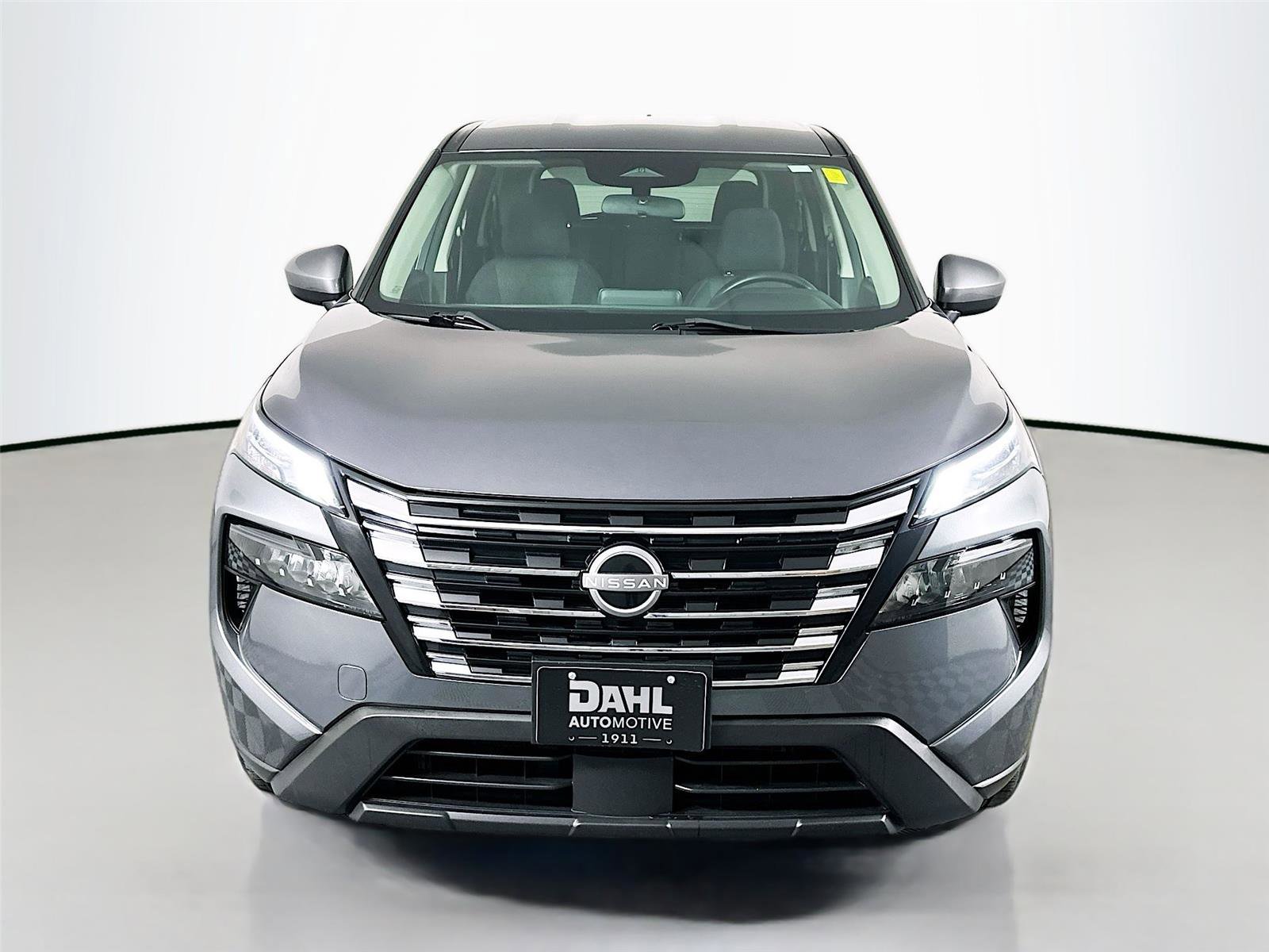 Used 2024 Nissan Rogue SV image 3