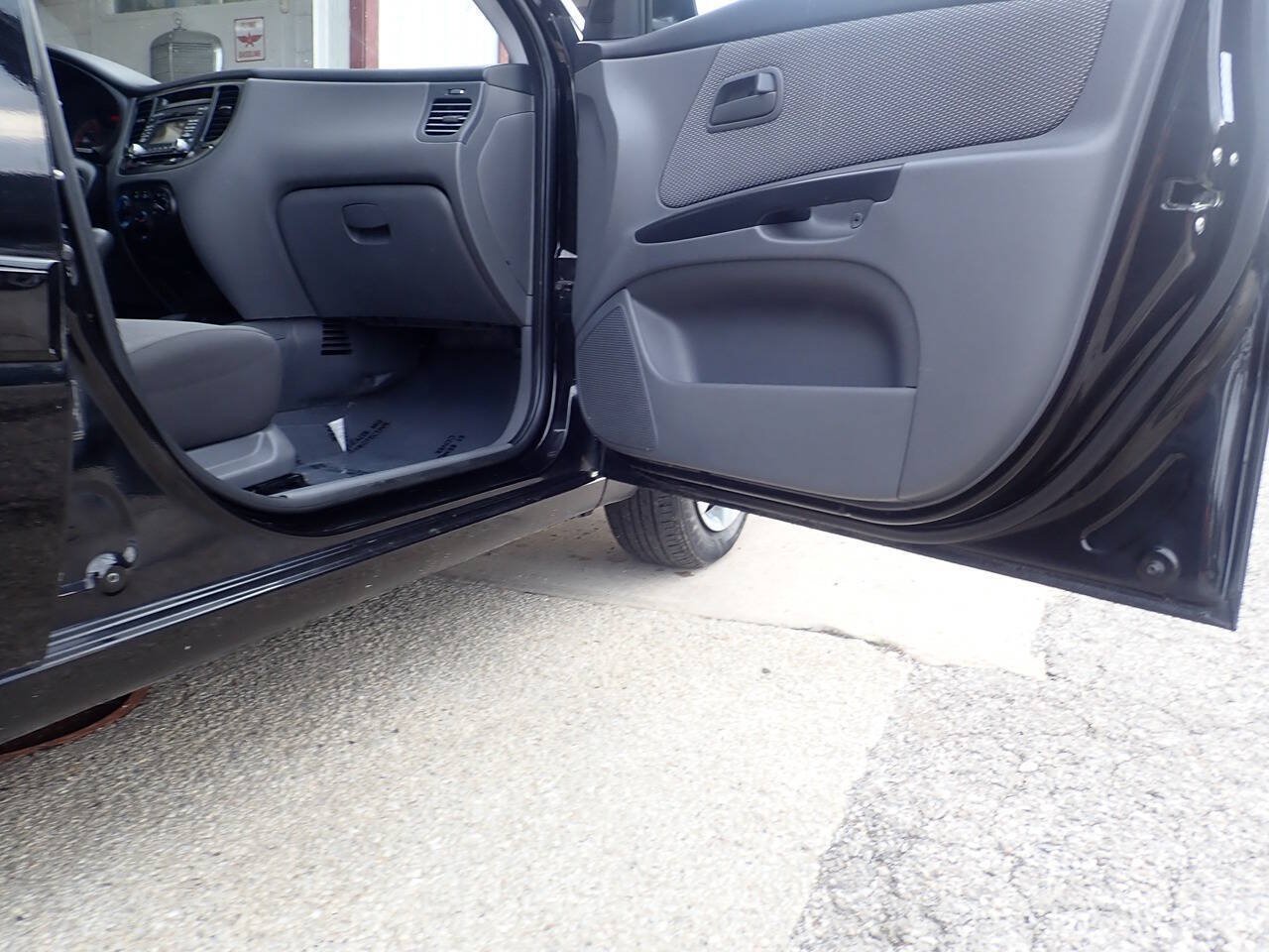 Used 2011 Kia Rio5 w/ Value Pkg FWD image 27