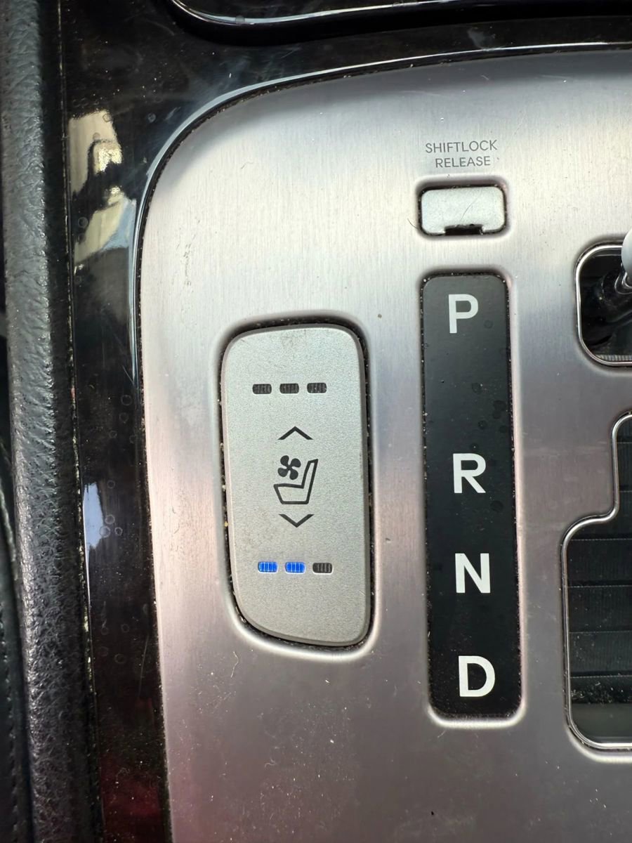 Used 2012 Hyundai Genesis 3.8 w/ Premium Pkg image 12