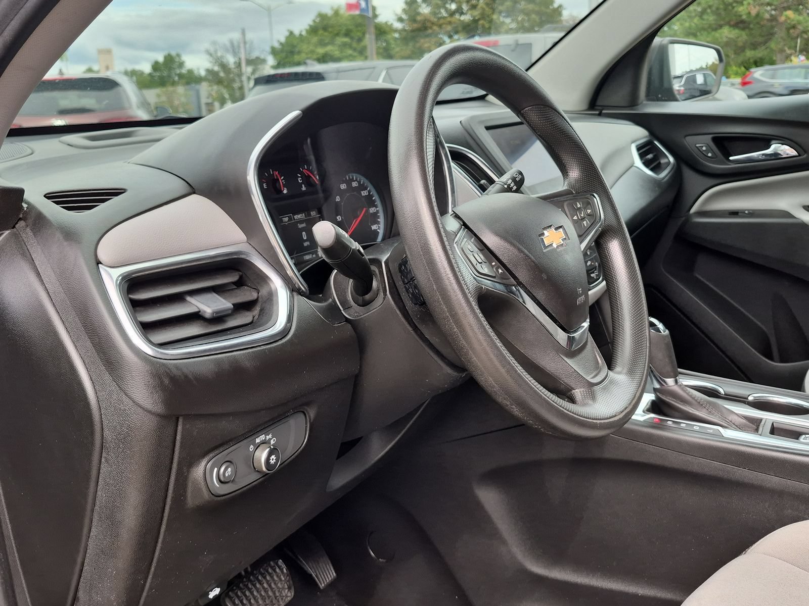 Used 2020 Chevrolet Equinox LS w/ LS Convenience Package FWD image 11