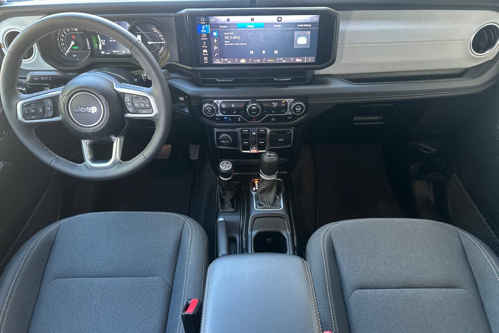 Used 2025 Jeep Wrangler Unlimited Sahara AWD/4WD image 13