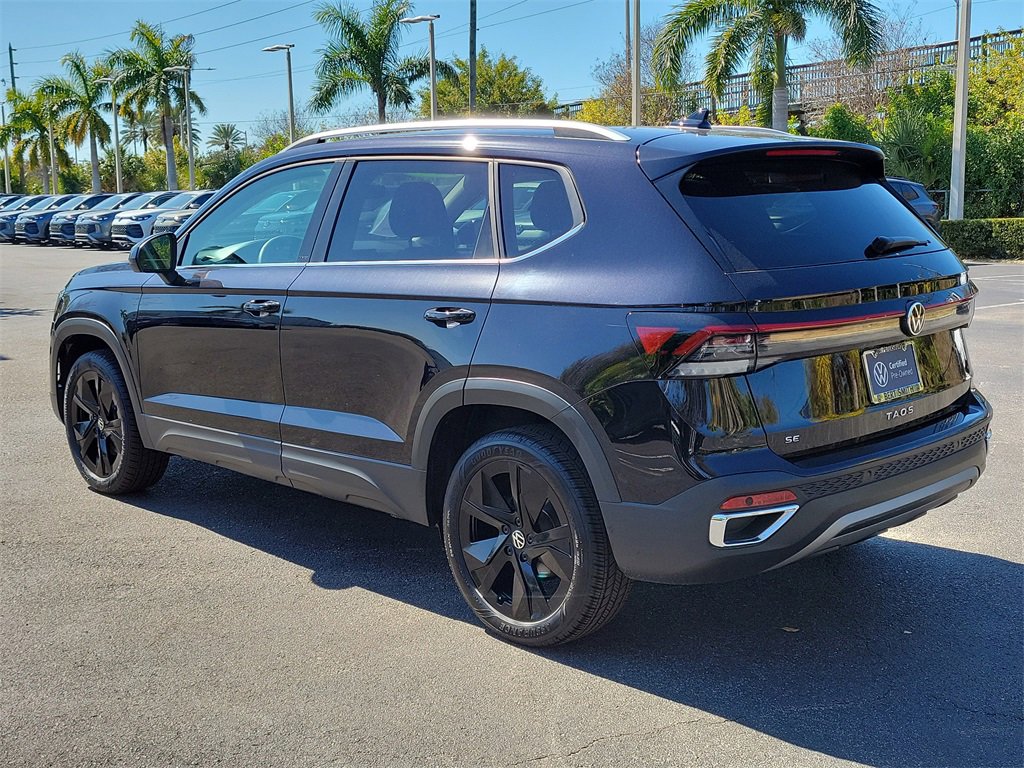 Certified 2025 Volkswagen Taos SE image 4