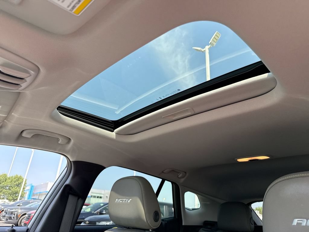 Used 2025 Chevrolet Trax ACTIV w/ Sunroof Package FWD image 21