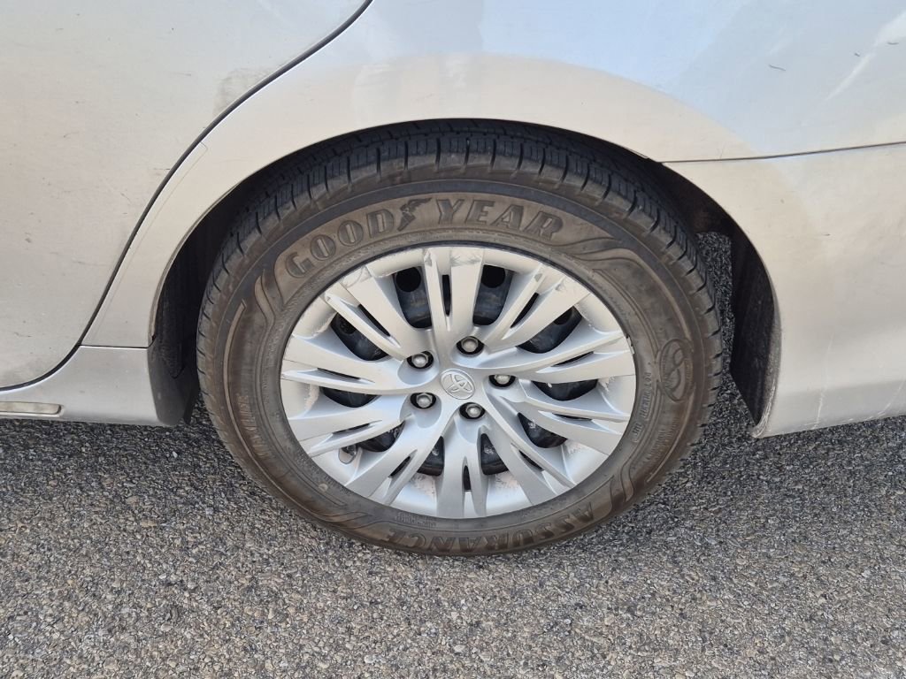 Used 2012 Toyota Camry LE image 8