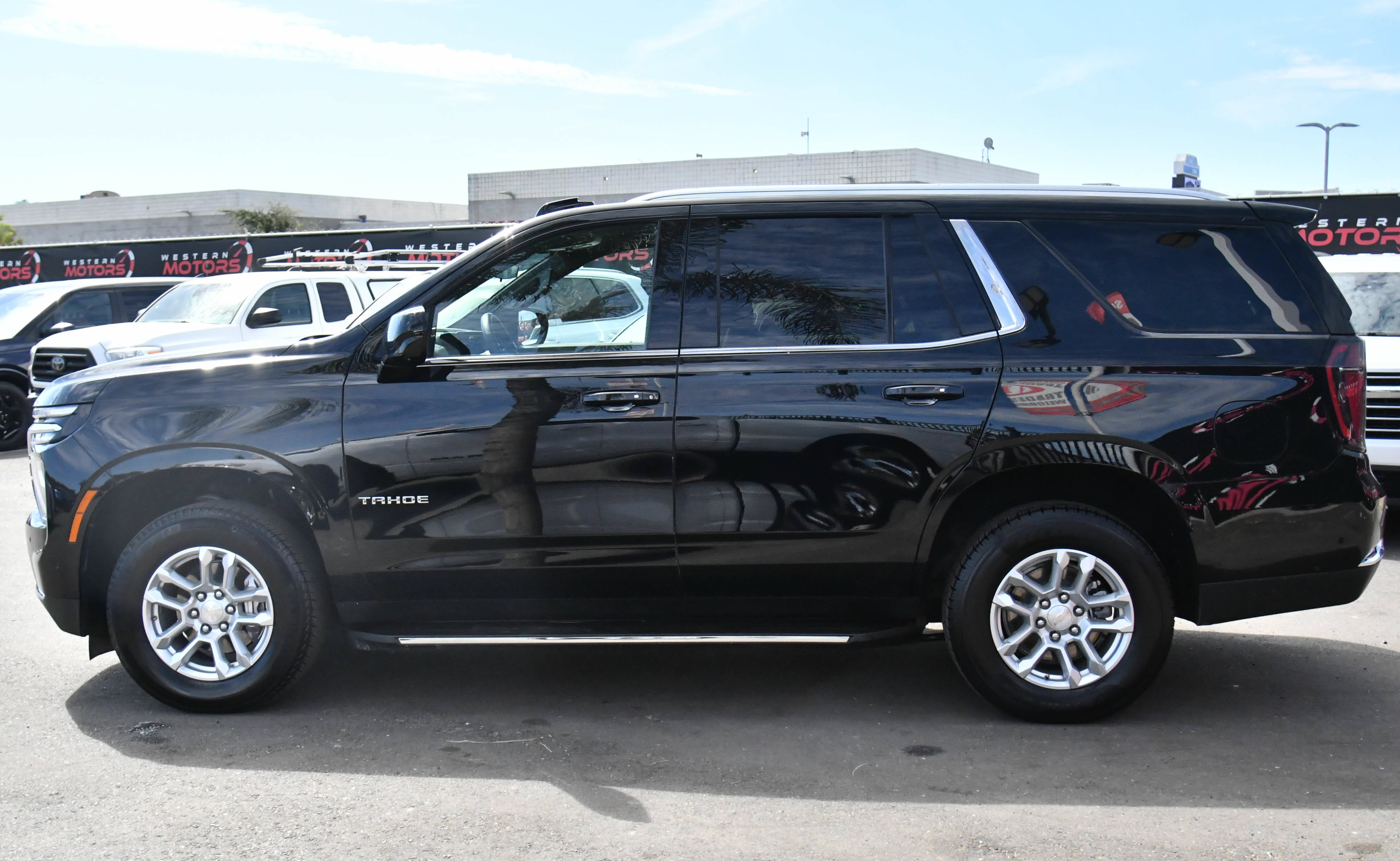 Used 2025 Chevrolet Tahoe LT AWD/4WD image 4