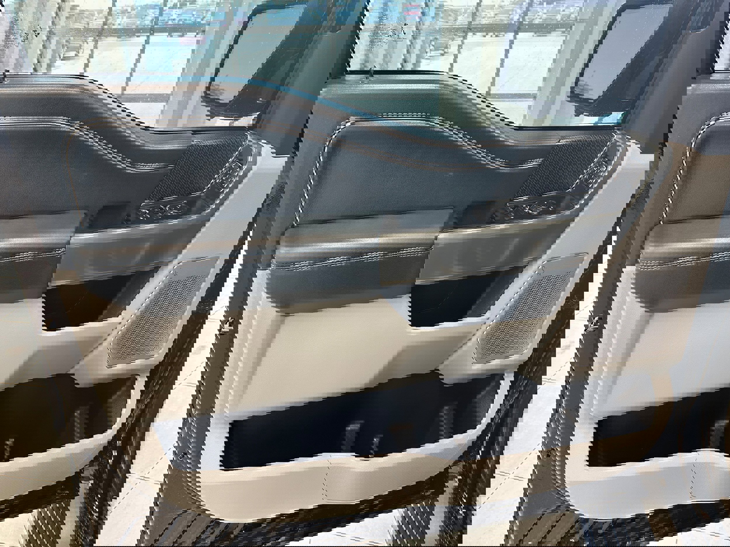 Used 2022 Ford F150 Limited image 12