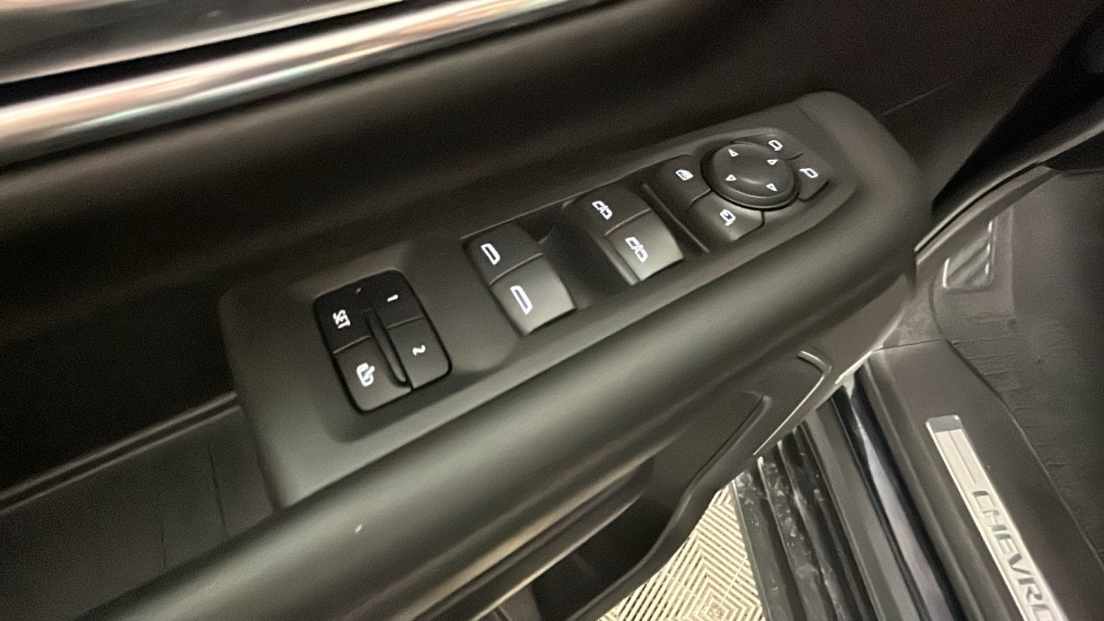 Used 2023 Chevrolet Tahoe RST w/ RST Performance Edition AWD/4WD image 13