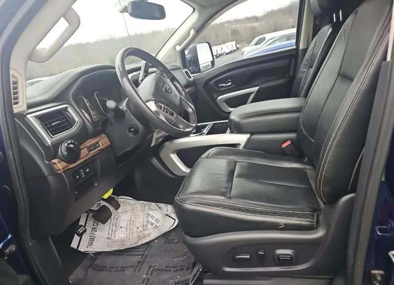 Used 2017 Nissan Titan SL image 3