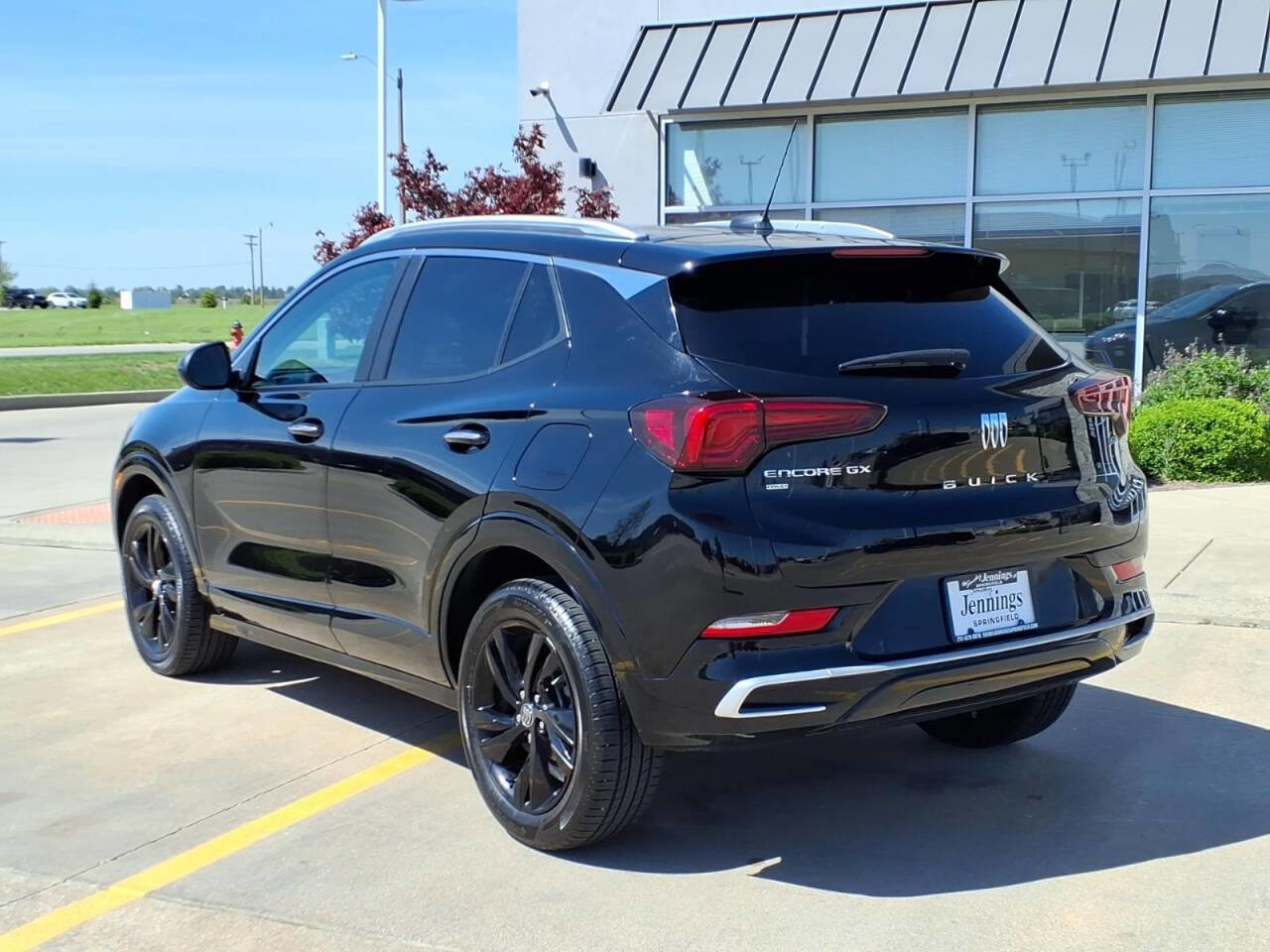 Used 2024 Buick Encore GX Sport Touring AWD/4WD image 4