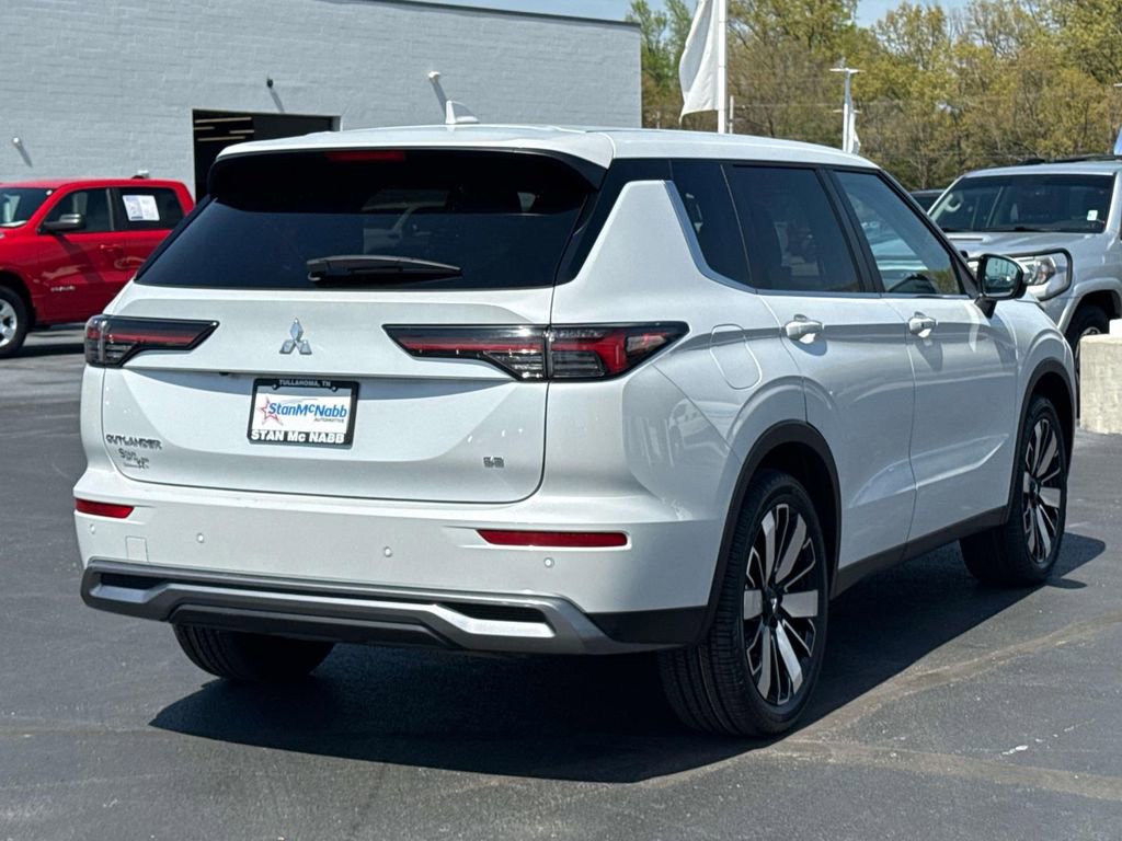 Used 2025 Mitsubishi Outlander SE image 7