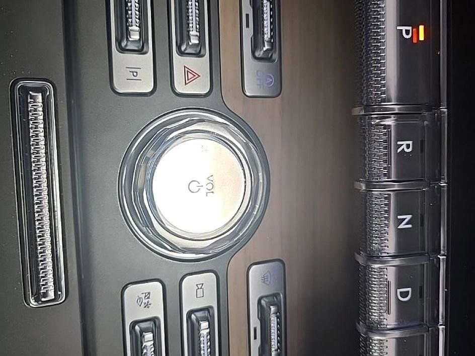 Used 2025 Lincoln Nautilus Reserve image 22