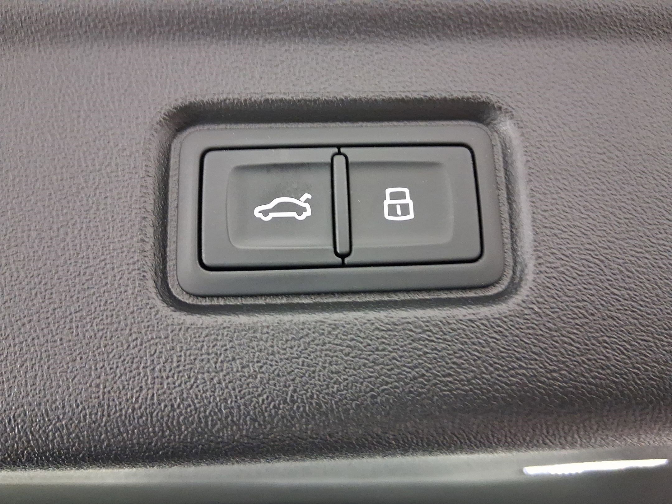 Used 2025 Audi A6 e-tron Premium Plus w/ Premium Plus image 17