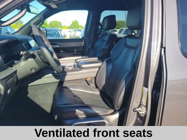 Used 2024 Jeep Wagoneer L Series II RWD image 17