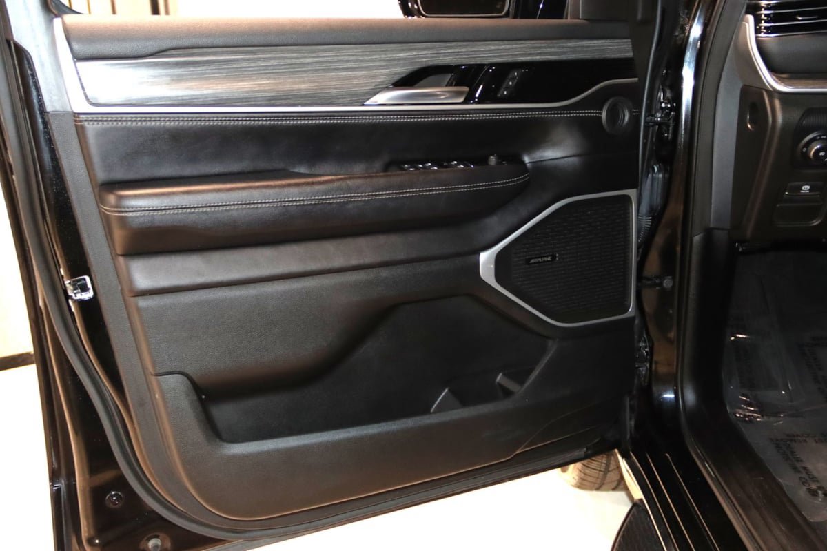 Used 2023 Jeep Wagoneer L Series II w/ Premium Group I AWD/4WD image 34