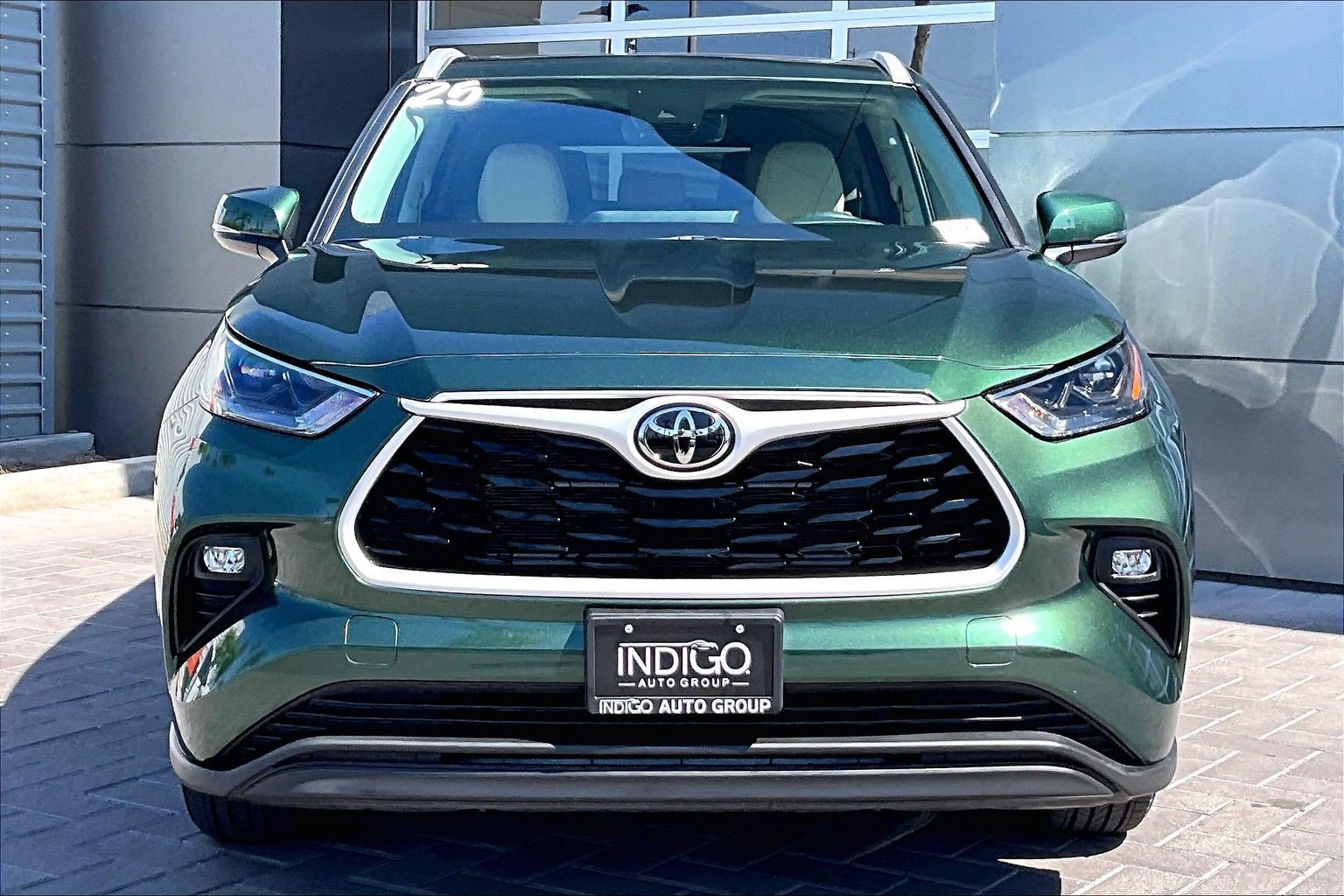 Used 2025 Toyota Highlander XLE AWD/4WD image 2