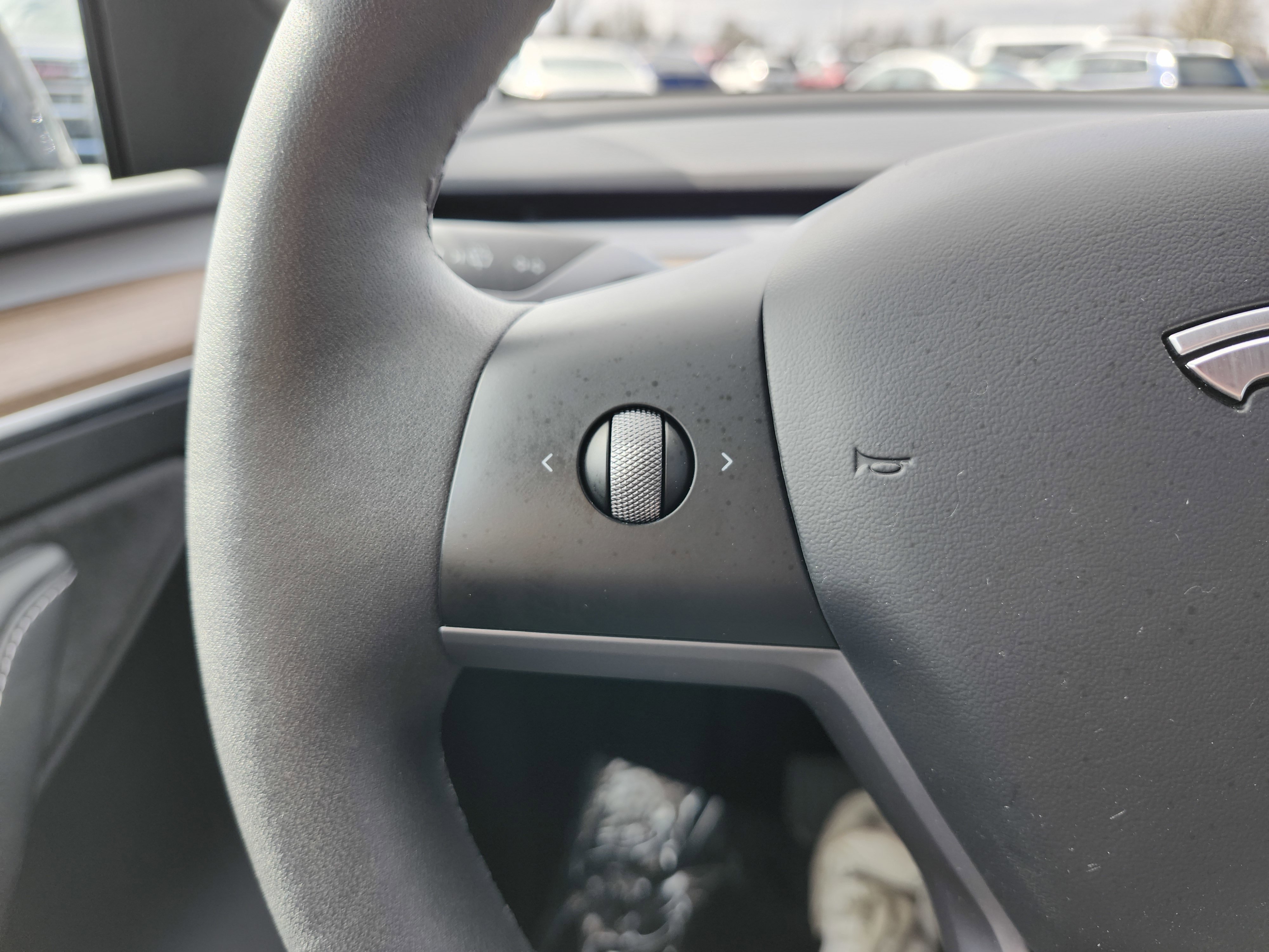 Used 2024 Tesla Model Y Long Range AWD/4WD image 37