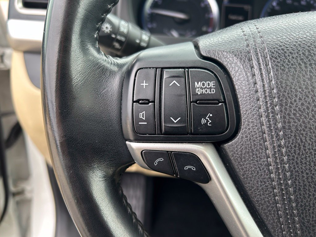 Used 2017 Toyota Highlander XLE AWD/4WD image 19