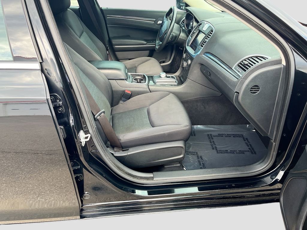 Used 2021 Chrysler 300 Touring w/ Driver Convenience Group RWD image 29