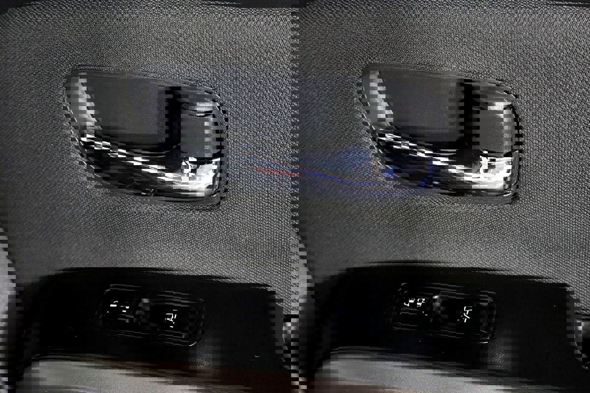 Used 2015 Nissan Titan SV image 30