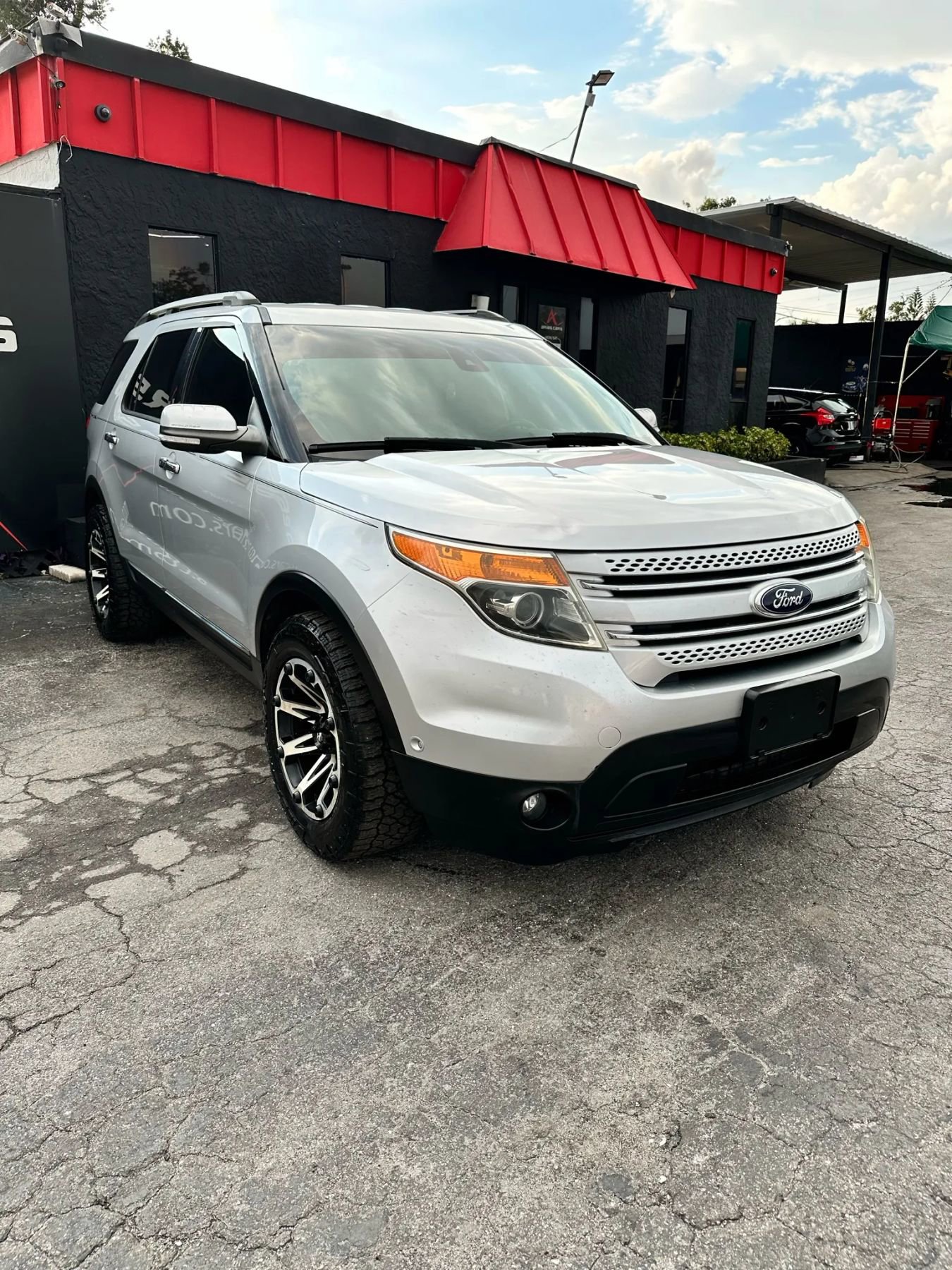 Used 2014 Ford Explorer Limited w/ Equipment Group 302A image 3