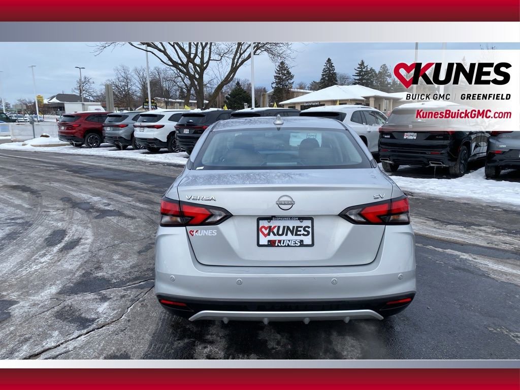 Used 2023 Nissan Versa SV image 5