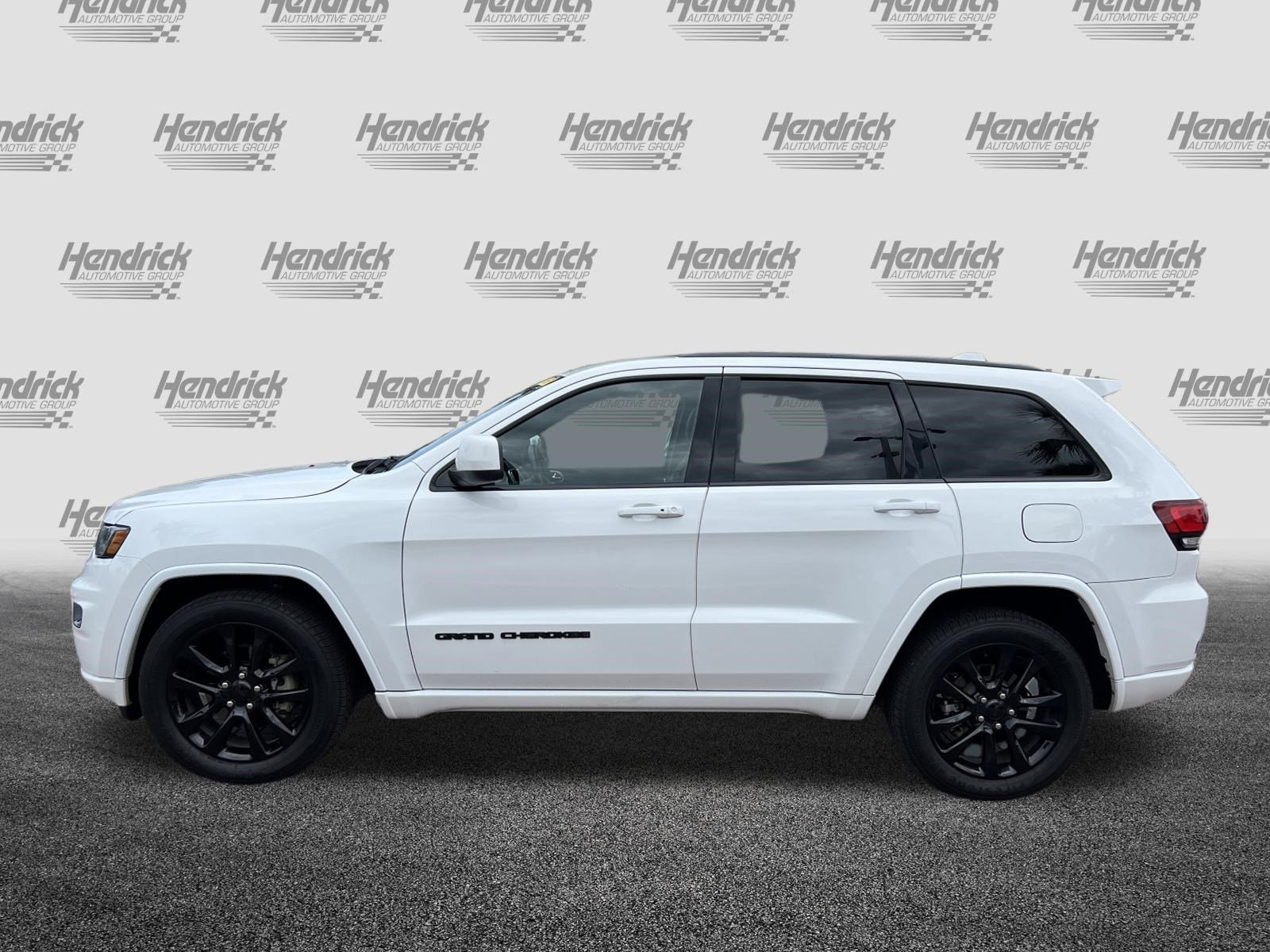 Used 2018 Jeep Grand Cherokee Altitude RWD image 7