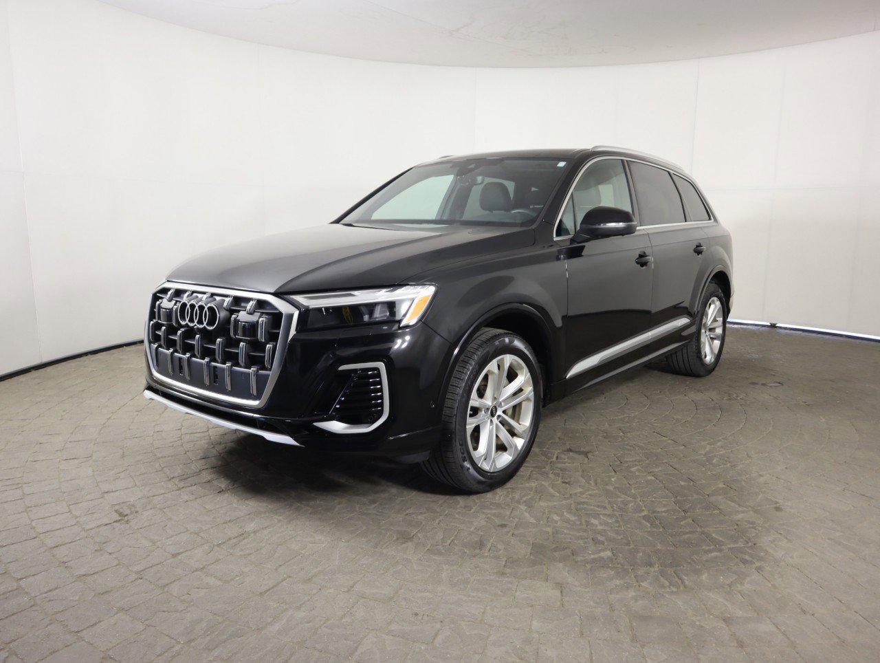 Used 2025 Audi Q7 3.0T Premium Plus image 4