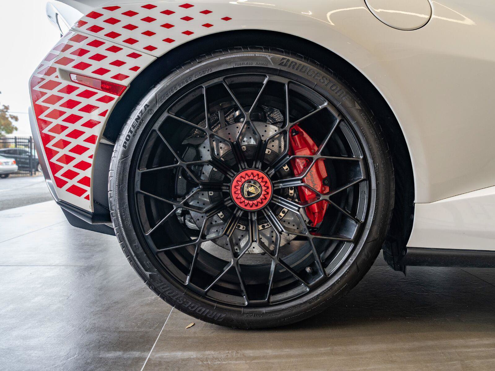 Used 2022 Lamborghini Huracan STO RWD image 55