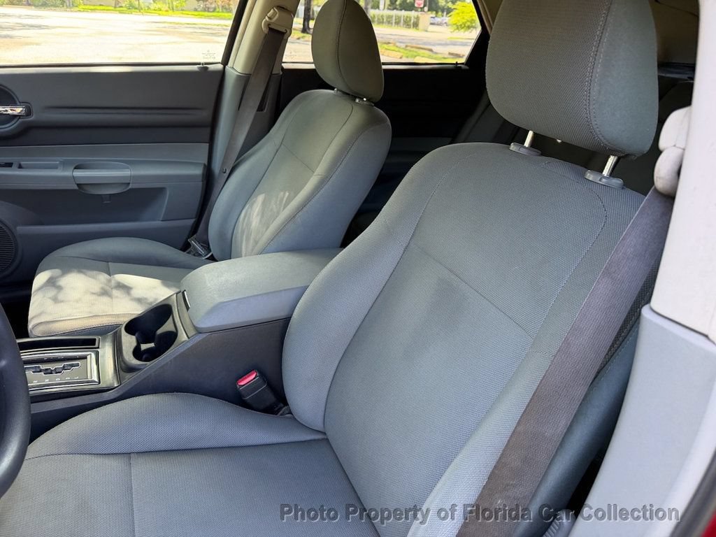 Used 2005 Dodge Magnum SE RWD image 34