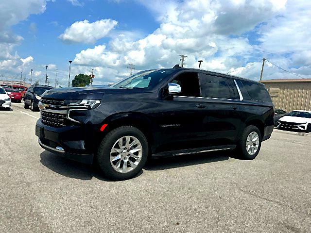 Used 2023 Chevrolet Suburban Premier AWD/4WD image 2