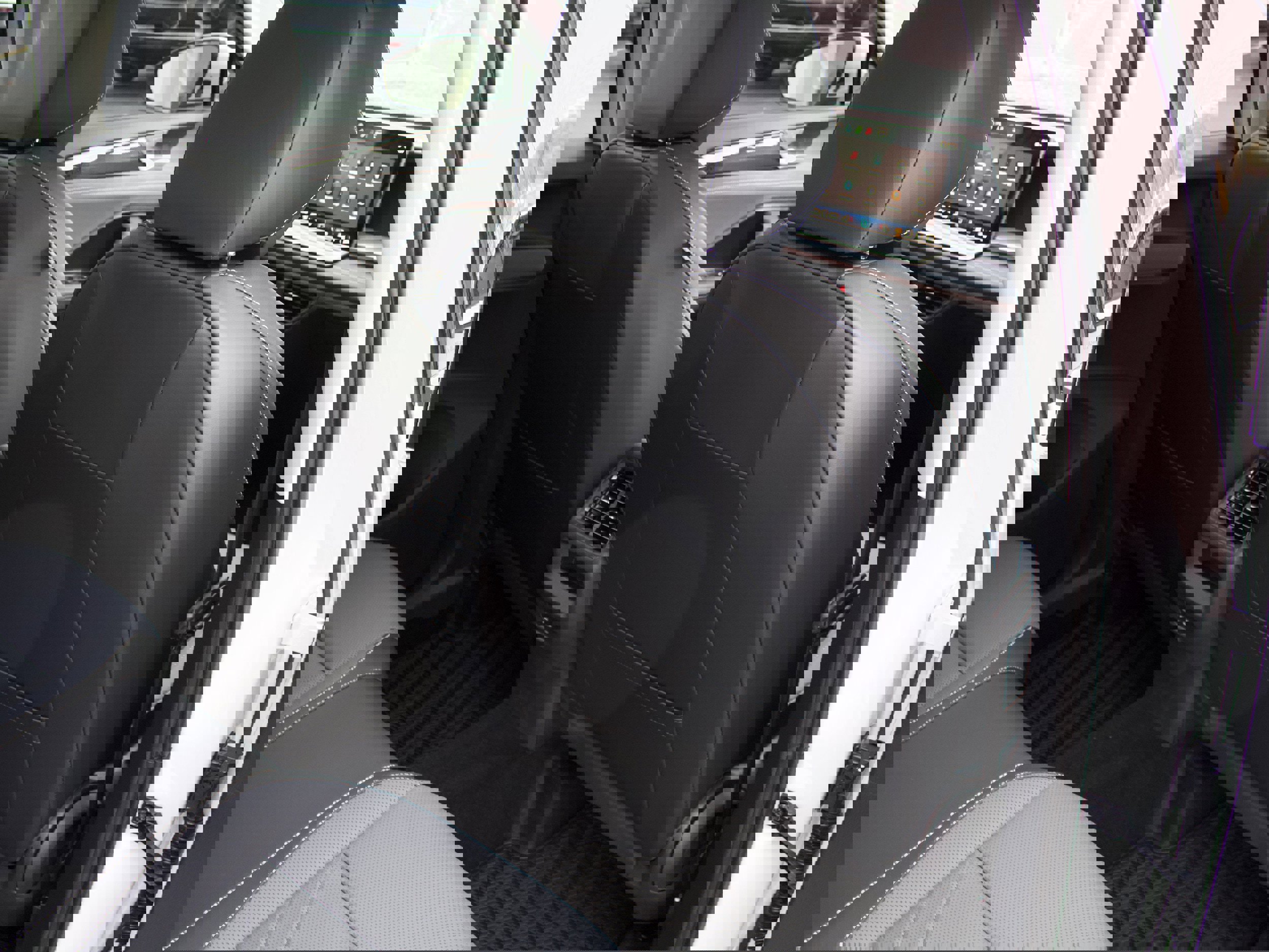 New 2025 Volkswagen Tiguan SE image 30