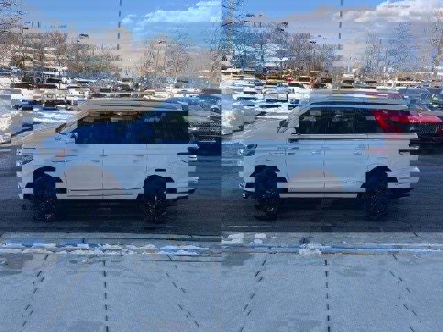 Used 2023 Lincoln Navigator L Reserve image 4