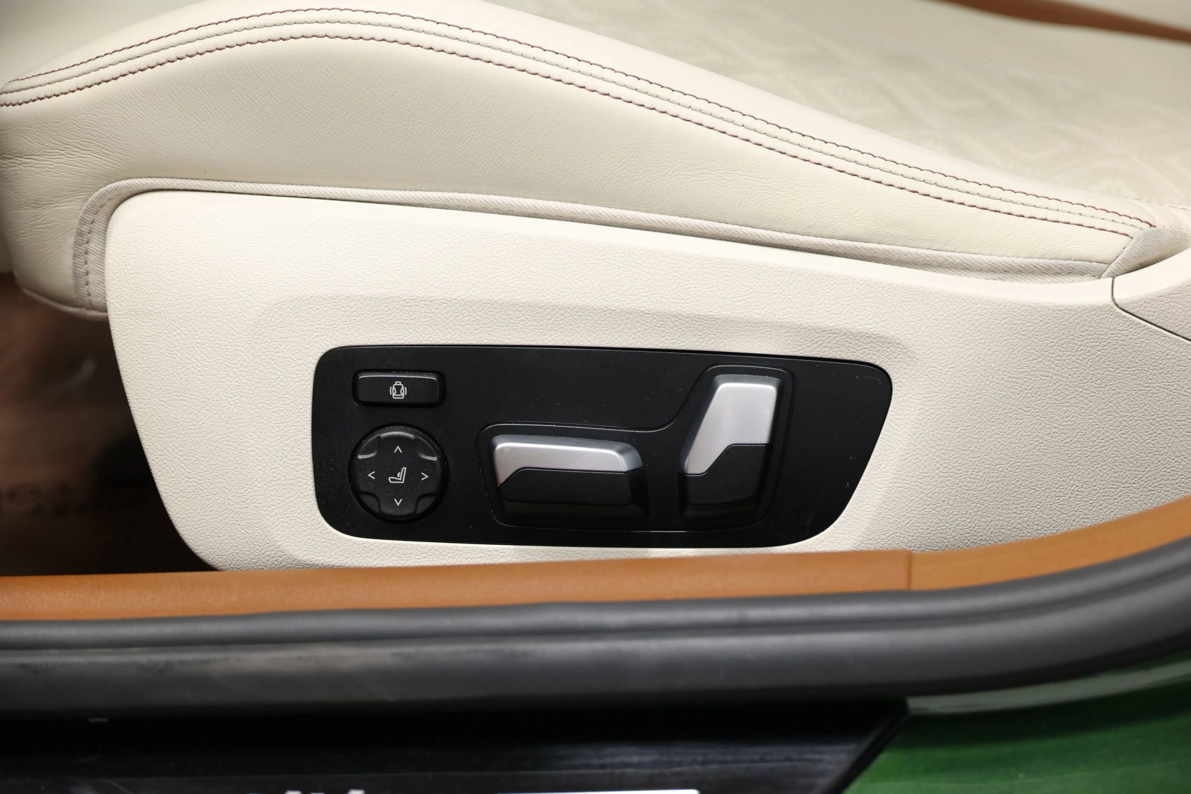 Used 2023 BMW M8 Gran Coupe xDrive Competition image 15