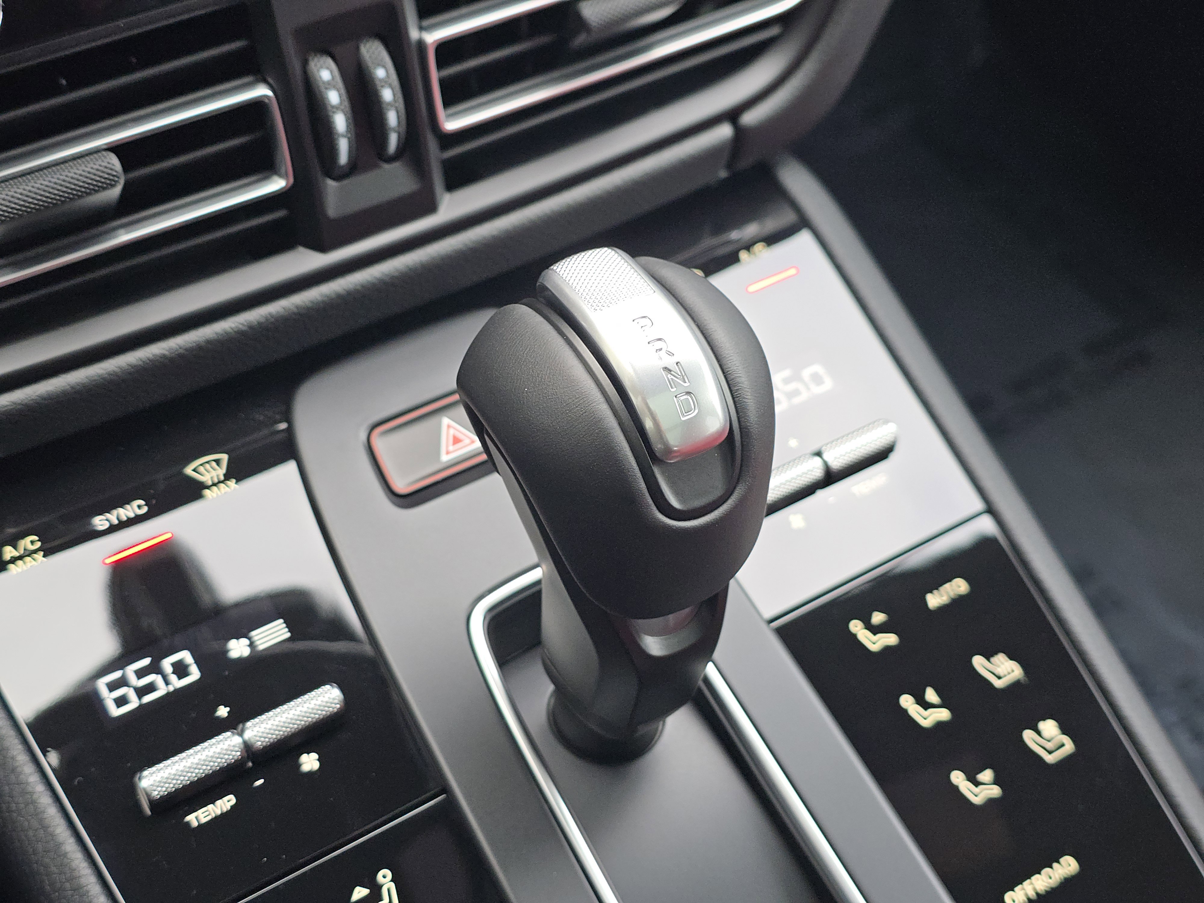 New 2026 Porsche Macan image 25