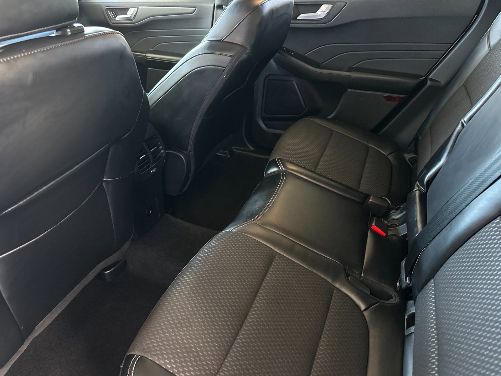 Used 2023 Ford Escape SE image 11