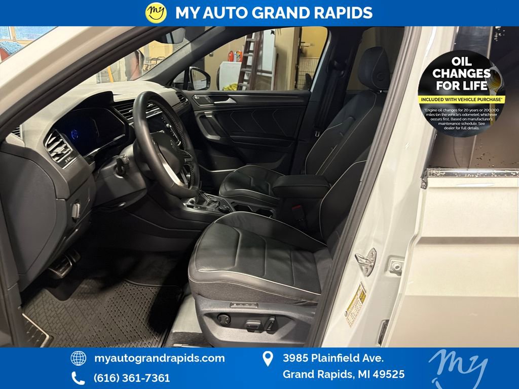 Used 2023 Volkswagen Tiguan SEL R-Line AWD/4WD image 9