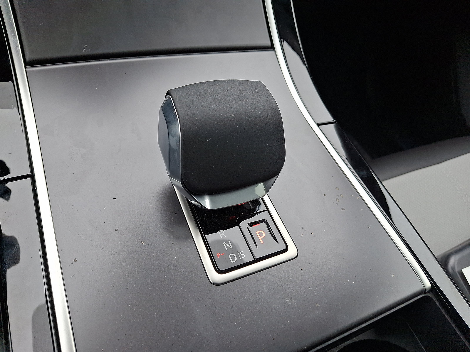 New 2026 Land Rover Range Rover Velar S AWD/4WD image 10