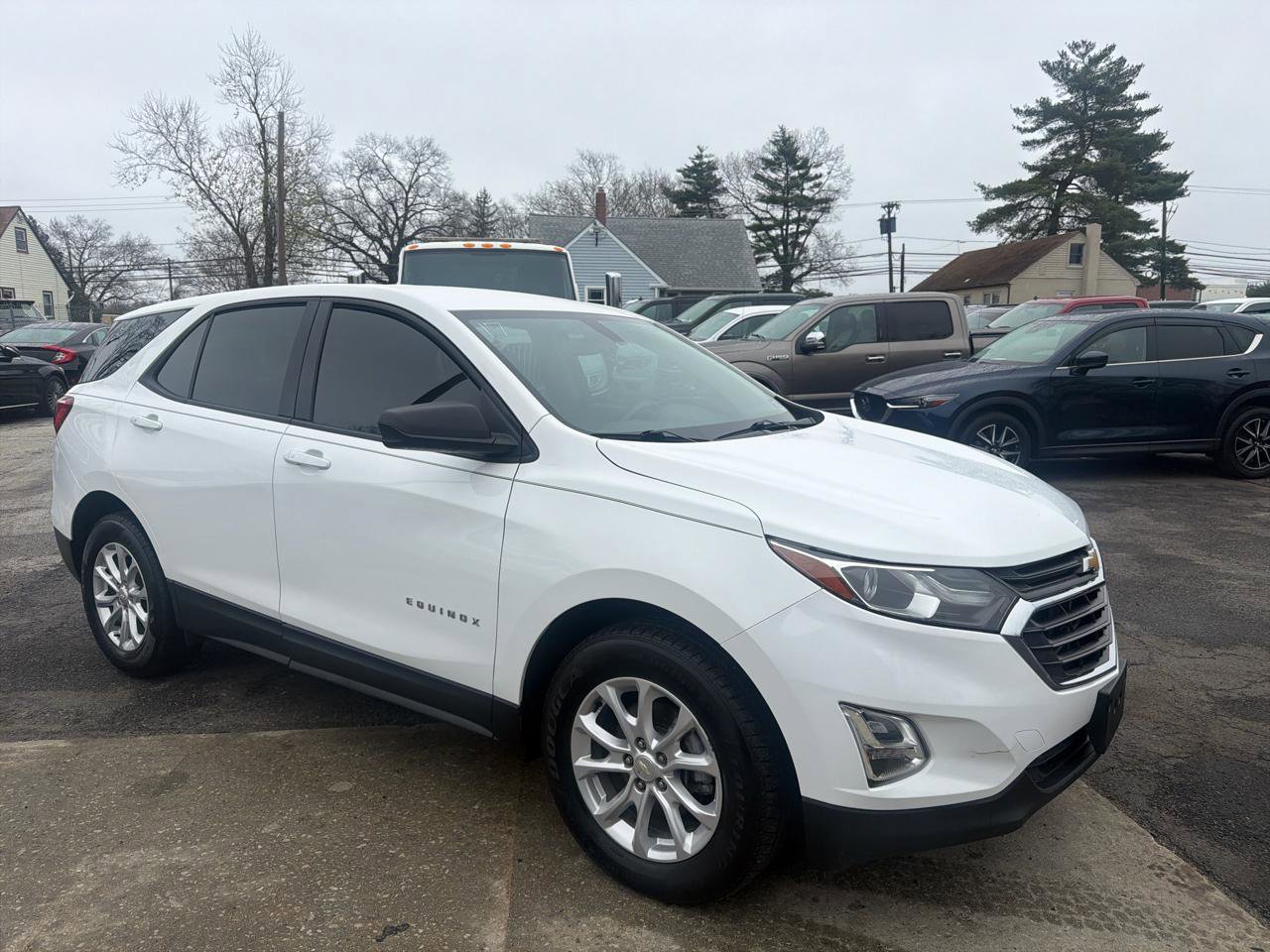 Used 2019 Chevrolet Equinox LS w/ LS Convenience Package AWD/4WD image 3