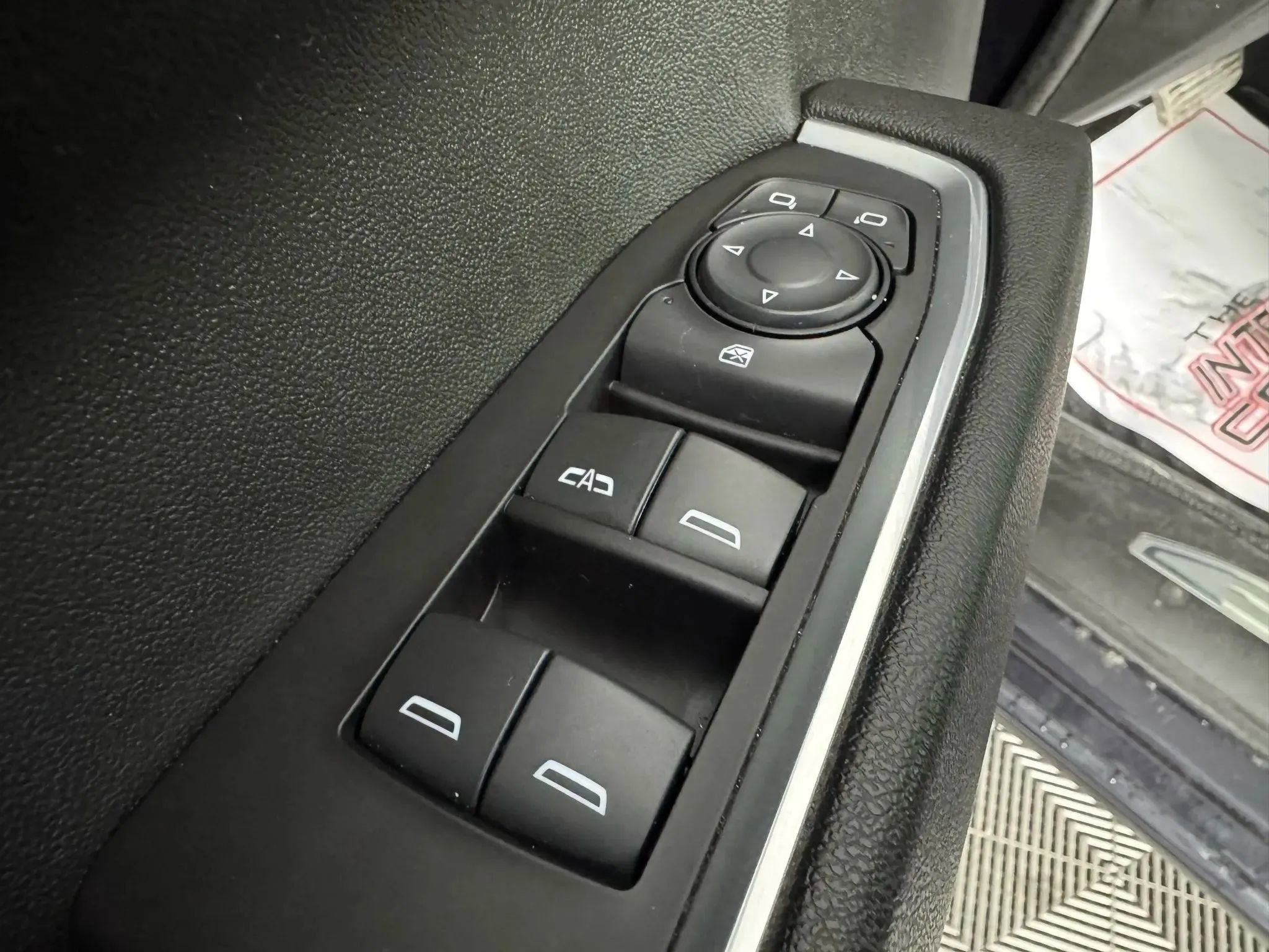 Used 2023 Chevrolet Silverado 1500 LT image 39