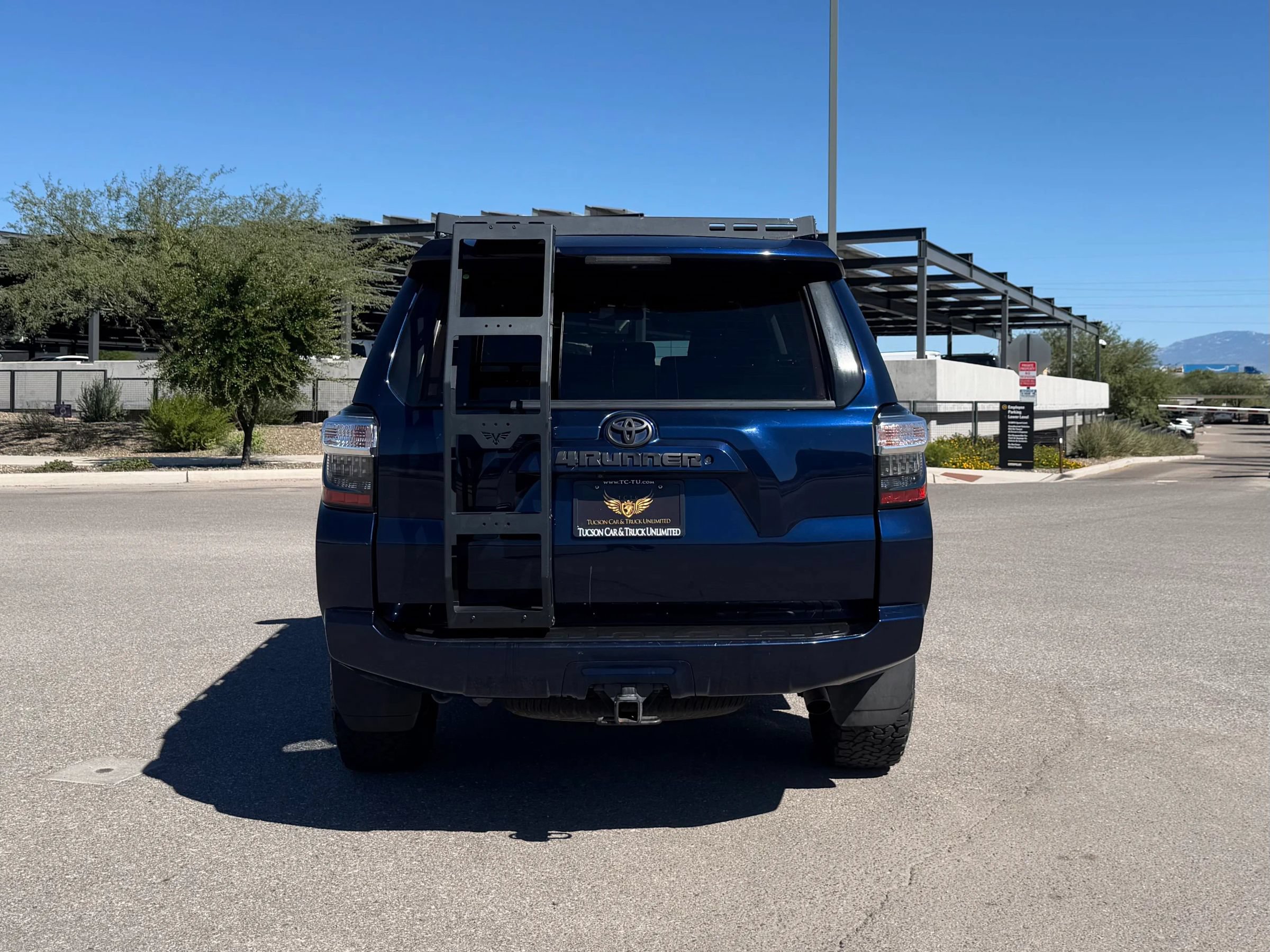 Used 2017 Toyota 4Runner SR5 AWD/4WD image 3