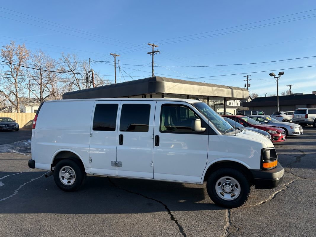 Used 2016 Chevrolet Express 3500 image 2